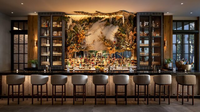 1-hotel-toronto-flora-lounge