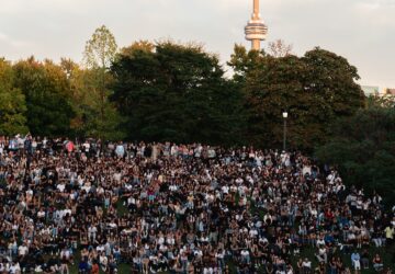 Daniel Caesar and Mustafa The Poet Free Surprise Concert Downtown Toronto