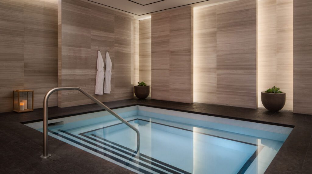 four-seasons-hotel-toronto-hot-tub