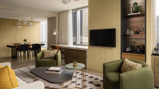 four-seasons-hotel-toronto-yorkville-suite1