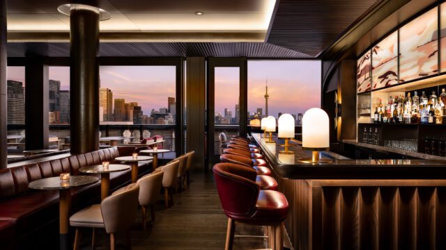 park-hyatt-toronto-Writers-Room-skyline
