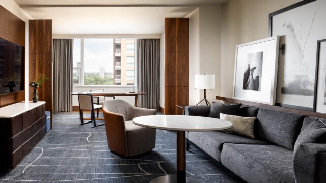 park-hyatt-toronto-deluxe-corner-suite