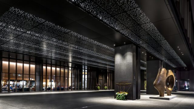 park-hyatt-toronto-hotel-entrance-driveway