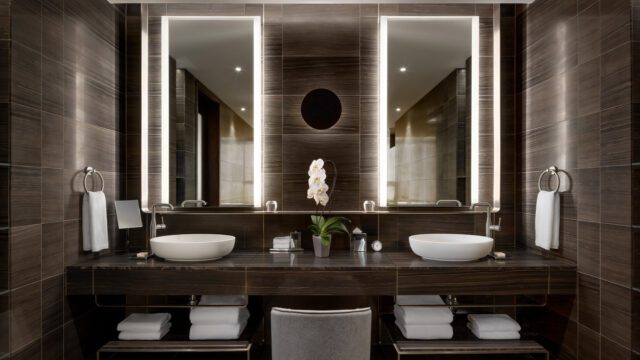 park-hyatt-toronto-presidential-suite-bathroom