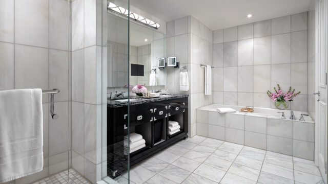 the-st-regis-toronto-One-Bedroom-Suite-Master-Bathroom-Large