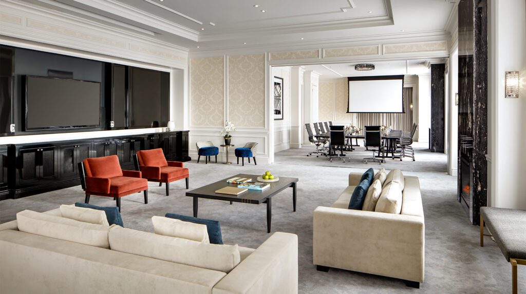 the-st-regis-toronto-bay-street-room-meeting-setup