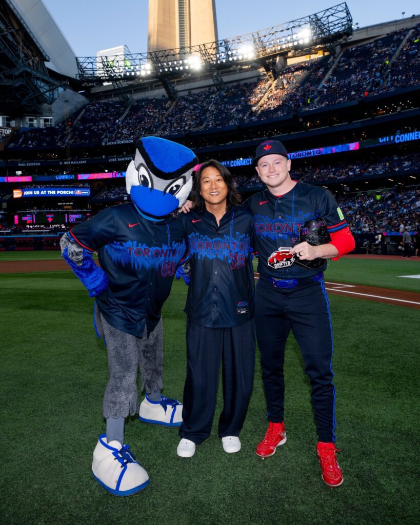 Sung Kang Blue Jays first pitch Toronto photo 4
