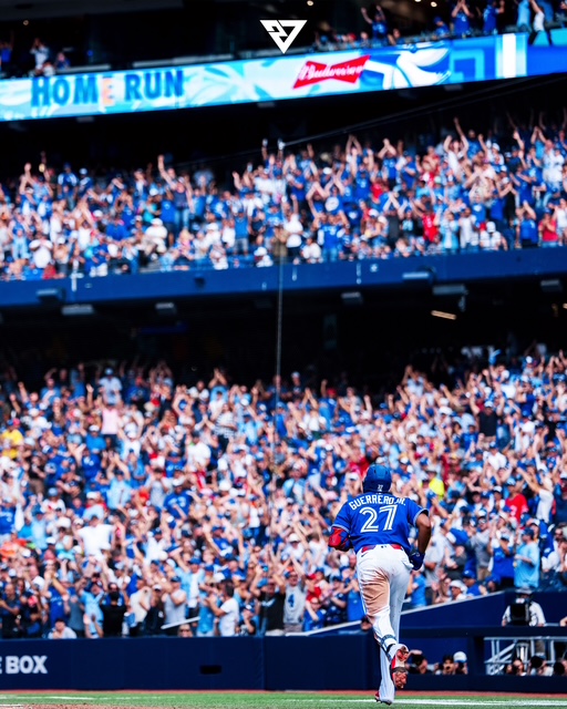 Vladimir Guerrero Jr. home run Toronto photo 4
